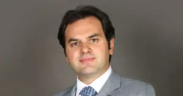 دکتر سام تویسرکانی جراح بینی تهران