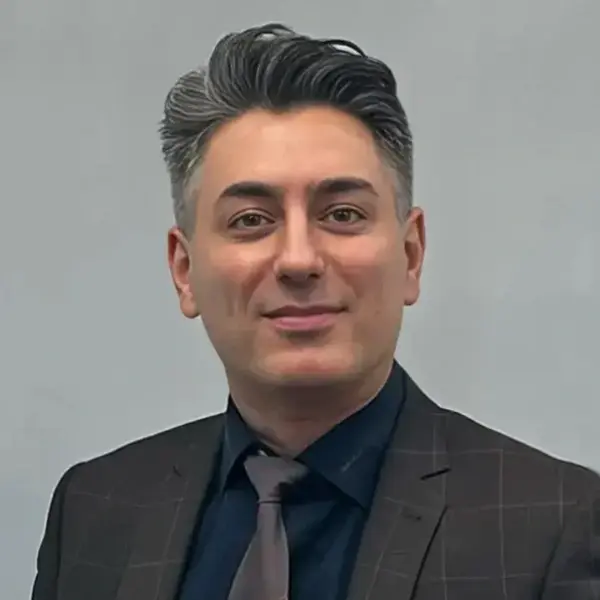 دکتر حامد پوستچی جراح بینی در شیراز