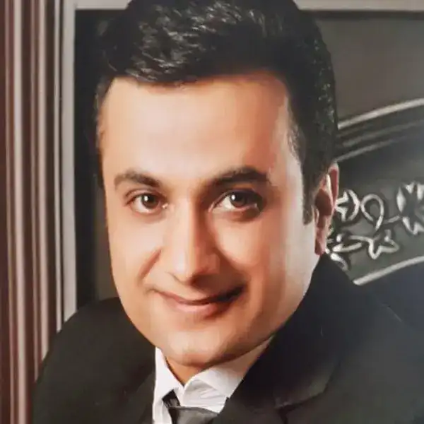 دکتر حسین حامدی جراح بینی مشهد