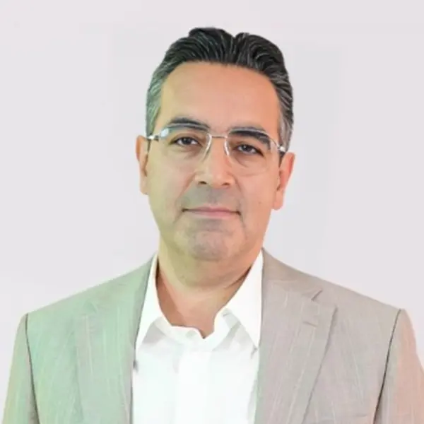 دکتر علیرضا محبی جراح بینی در تهران