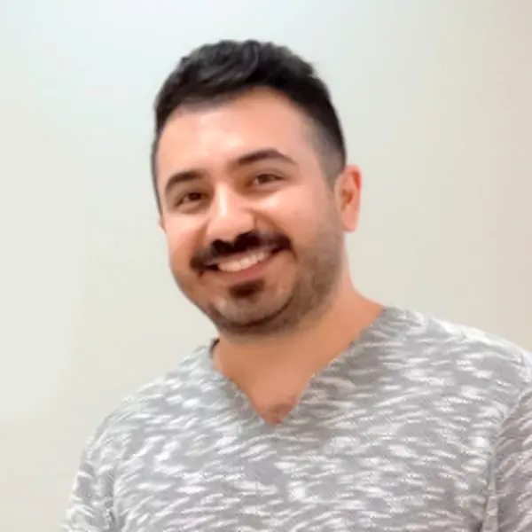 دکتر کیان حقیقی دندانپزشک در مشهد