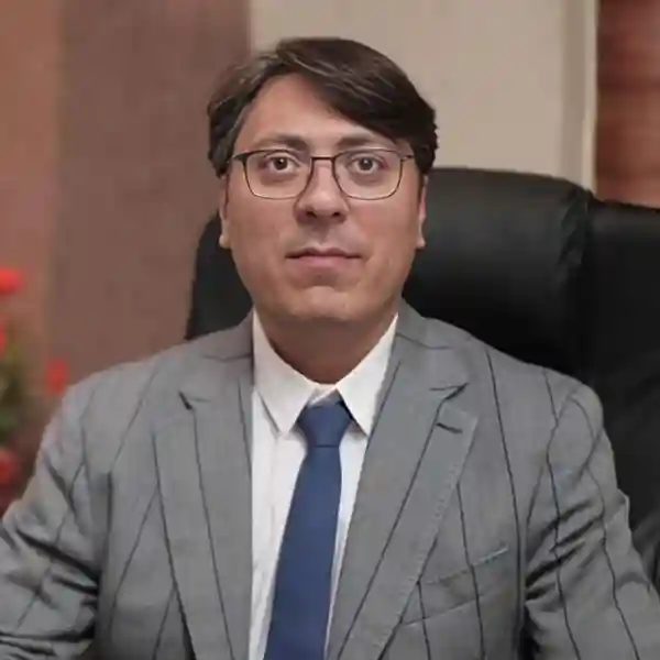 دکتر سینا غیاثی جراح بینی