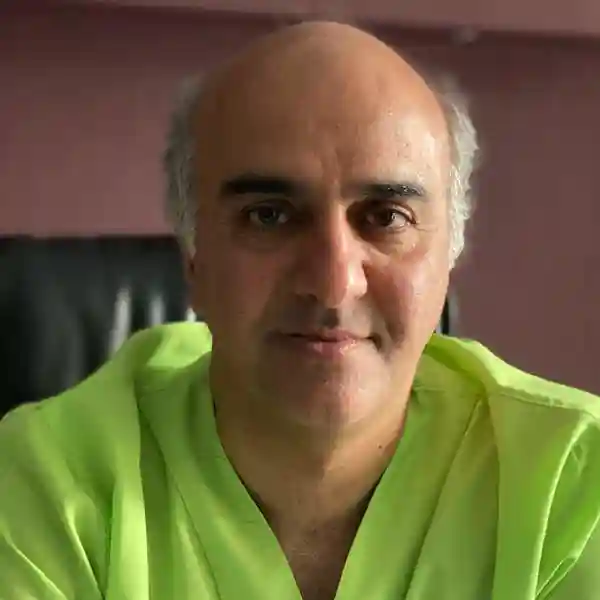 دکتر فرزاد علاقمندان دندانپزشک
