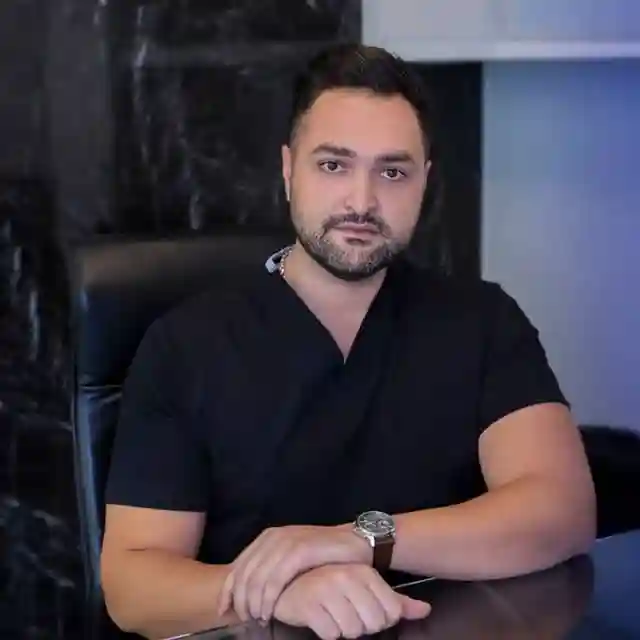 دکتر سامان کلانتری متخصص ایمپلنت دندان